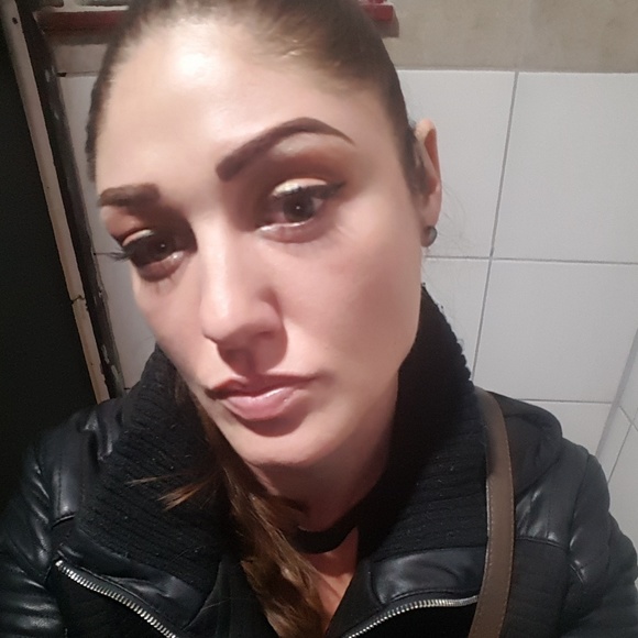 Meet your Posher, Nicole - Picture 4 of 6